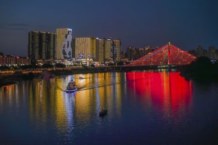 夜游嘉陵